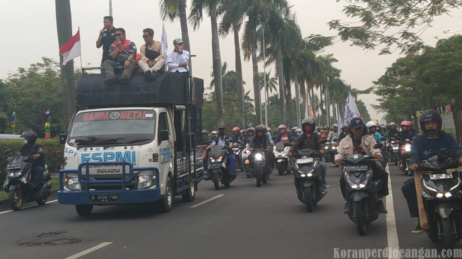 Buruh Kawasan EJIP Konvoi Sebelum Aksi Solidaritas di PT. Yamaha Music Manufacturing Asia