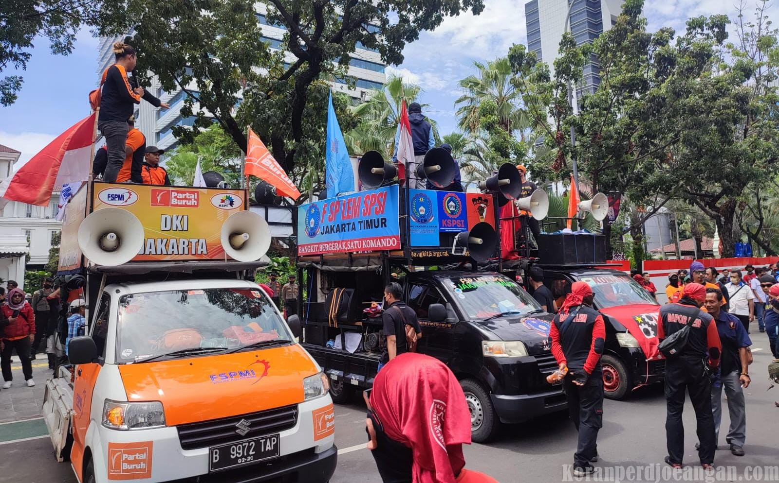 Demo Buruh Tuntut Kenaikan Upah Layak, Hapus Outsourcing, Stop PHK Hingga Redesain Sistem Pemilu 2029