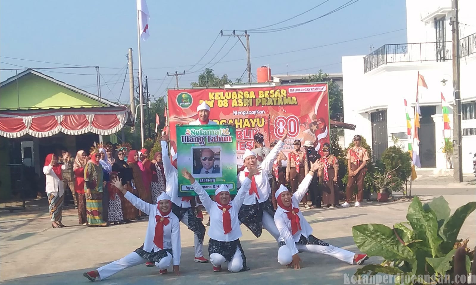 RW 08 Asri Pratama Gelar Upacara HUT ke 80 RI di Halaman Balai Pancasila