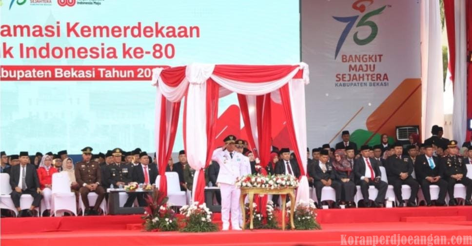 Wakil Bupati Bekasi Pimpin Upacara Penurunan Bendera Merah Putih dalam Peringatan HUT 80 RI