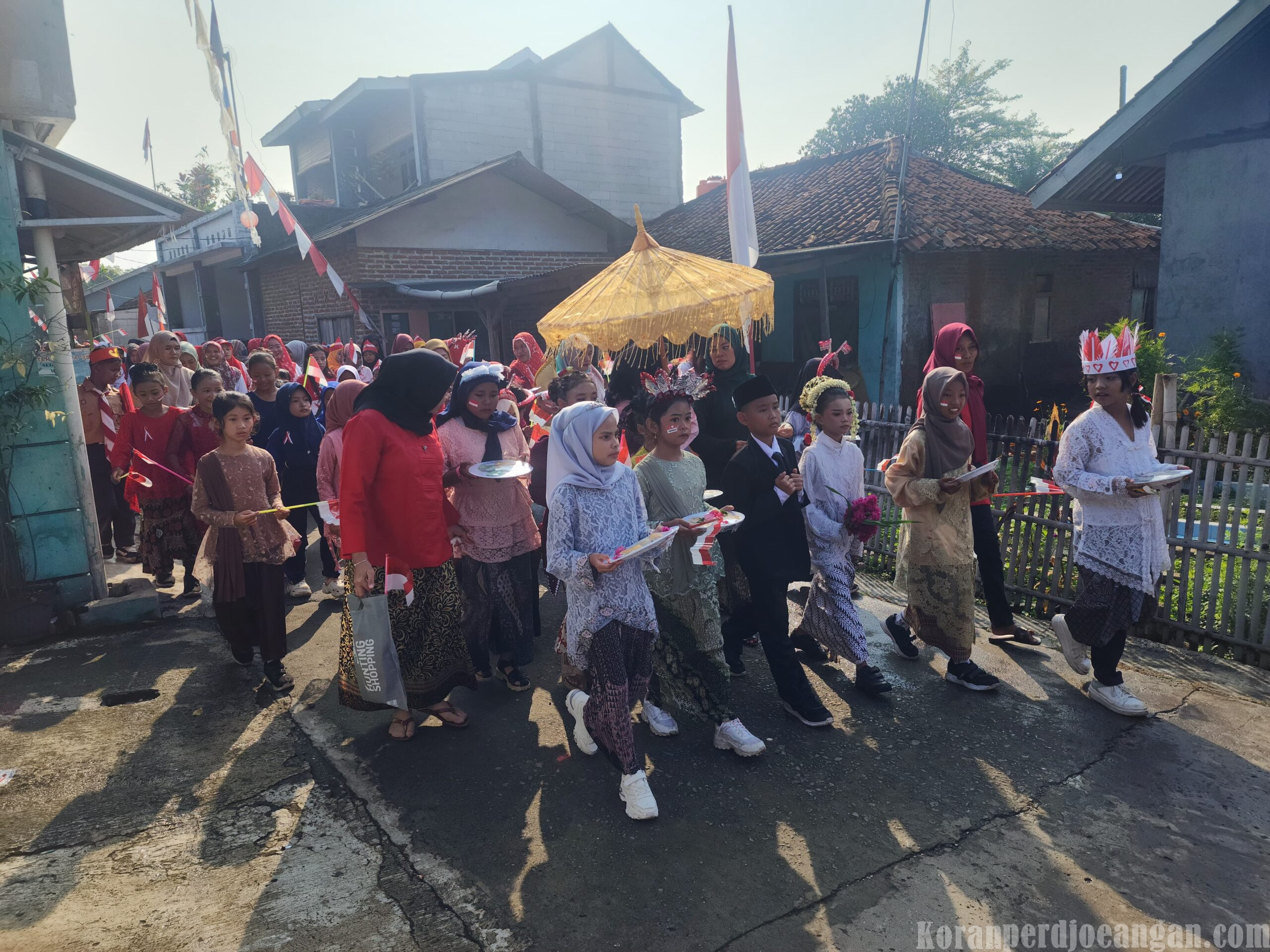 SDN Kalangsari 3 Meriahkan HUT RI dengan Karnaval Keliling Kampung