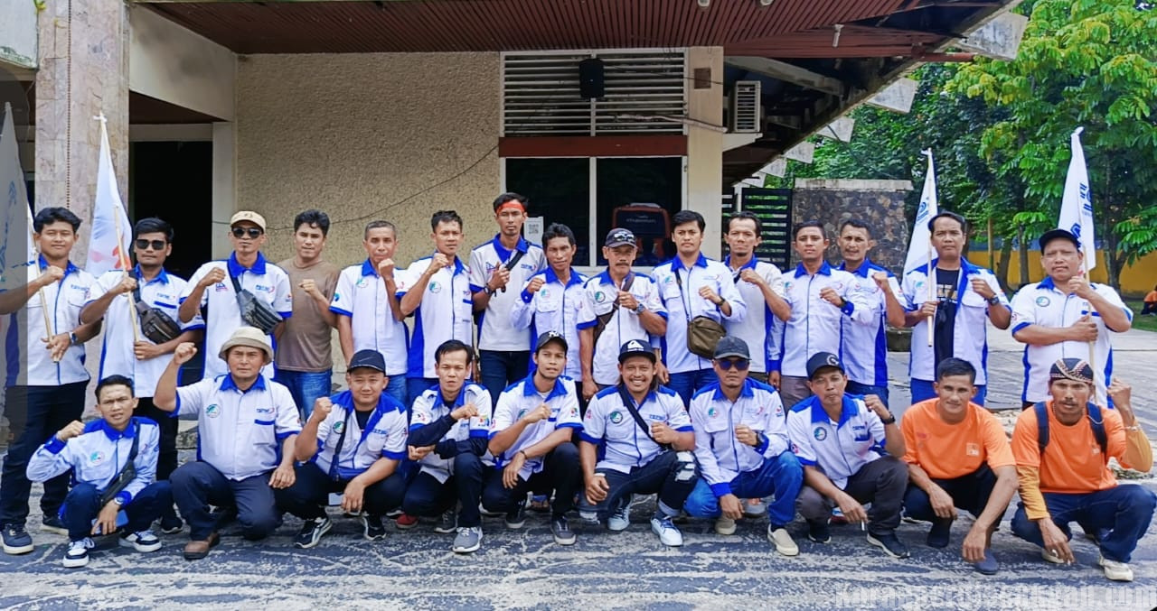 Serentak Di 38 Provinsi, PUK SPPK PT. Adei Turun Kejalan Bersama Ratusan Buruh Di Riau