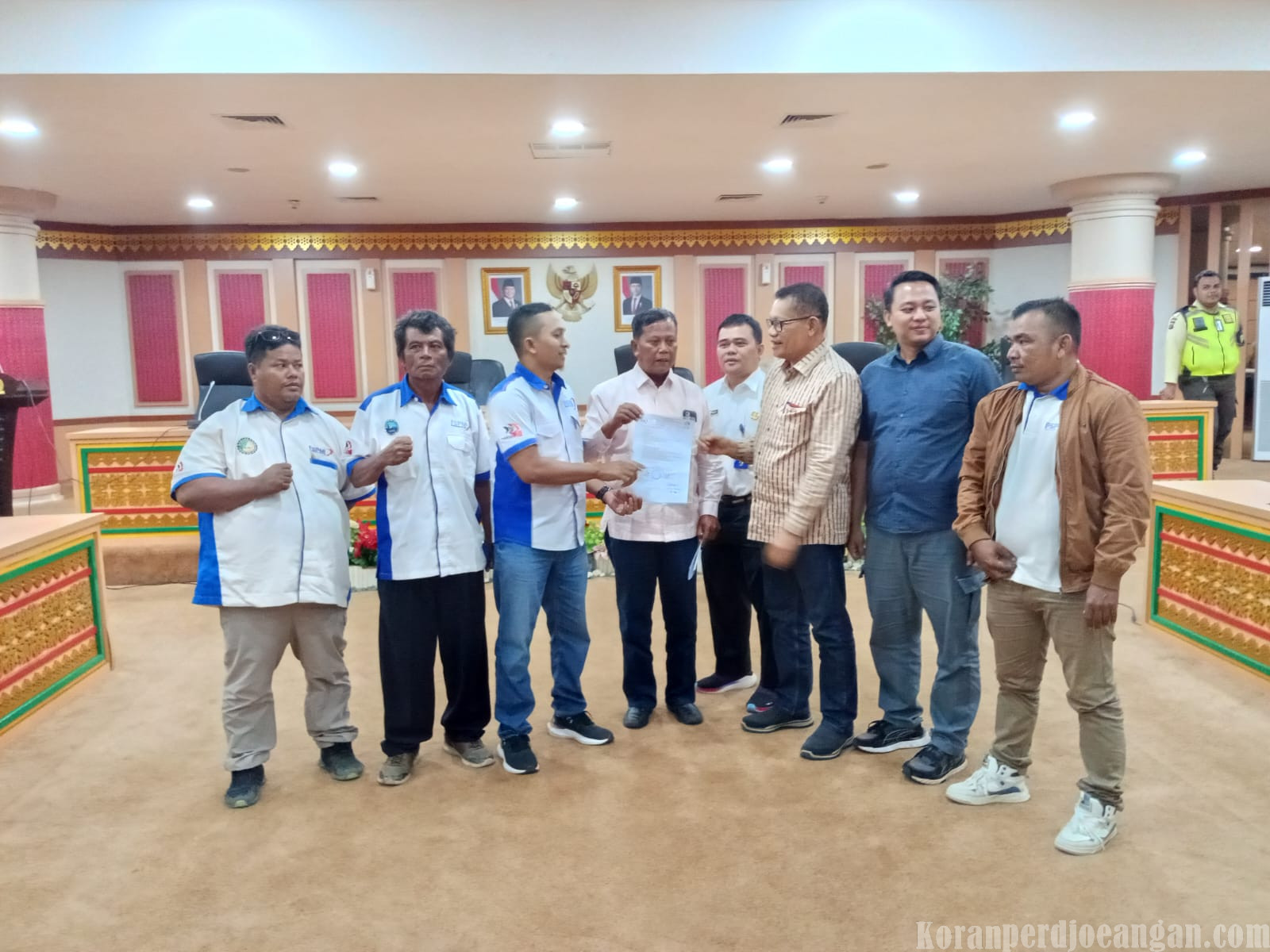 FSPMI Riau Suarakan 8 Tuntutan Nasional di Gedung DPRD Provinsi