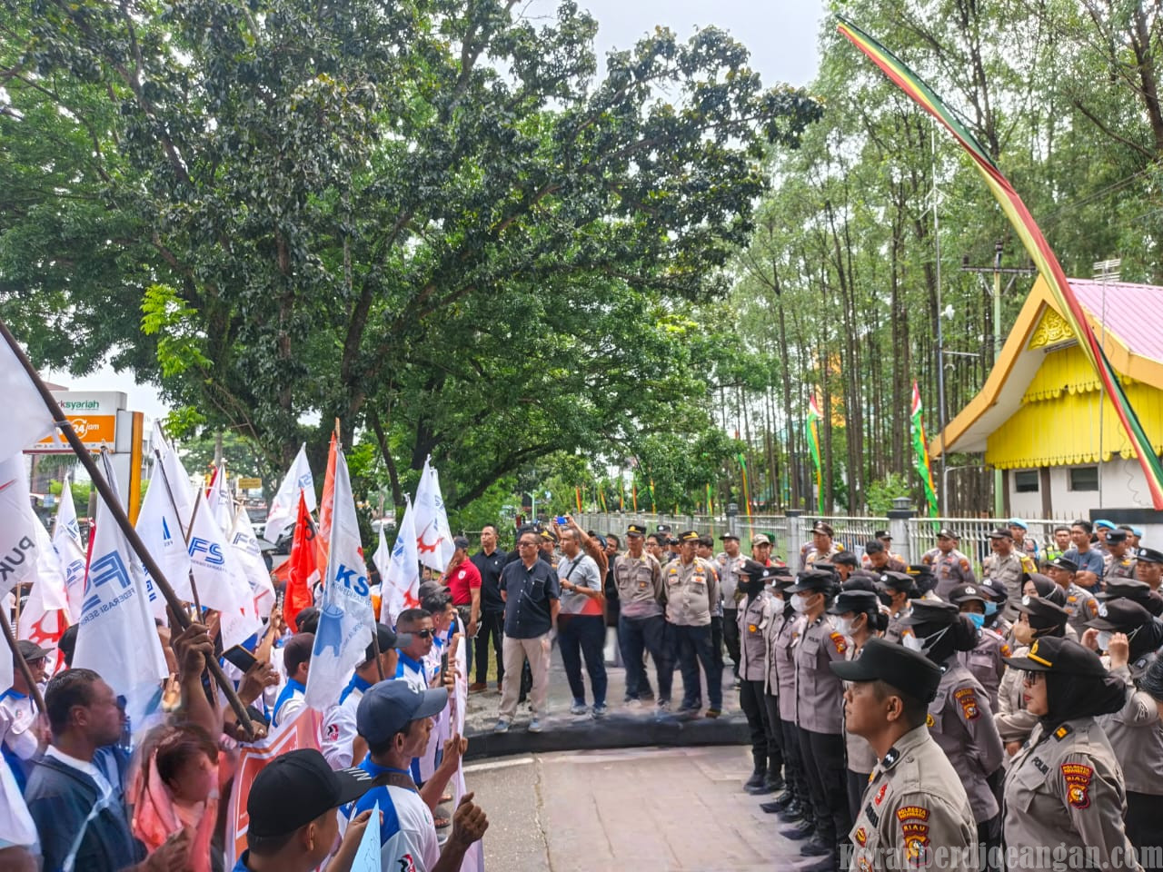 Aksi Damai Buruh FSPMI Riau Berjalan Kondusif