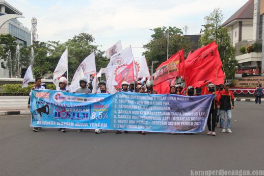 Buruh Jawa Tengah Gelar Aksi Serentak Nasional di Depan Kantor Gubernur Jawa Tengah Usung 6 Isu Nasional dan 1 Isu Daerah