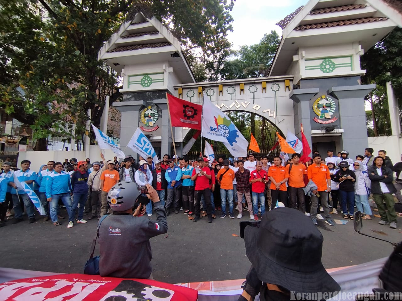 Bawa 6 Tuntutan, Buruh Kota Makassar Turun ke Jalan