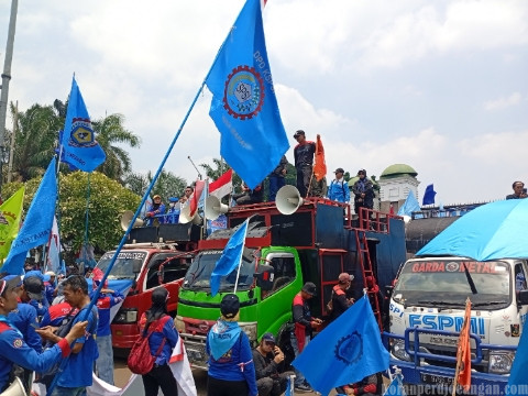 Ribuan Buruh Sambangi DPR RI, Ketua DPW FSPMI Jabar Tegaskan Tiga Tuntutan Utama FSPMI