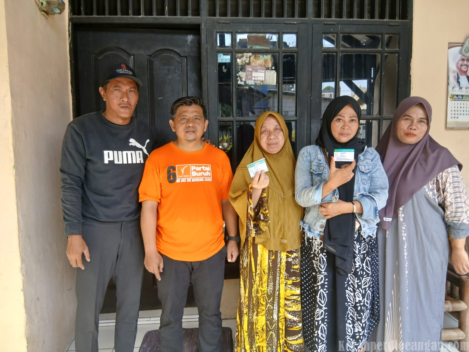 Partai Buruh Bersama Jamkeswatch Turun Advokasi Kesehatan di Medan Satria Kota Bekasi