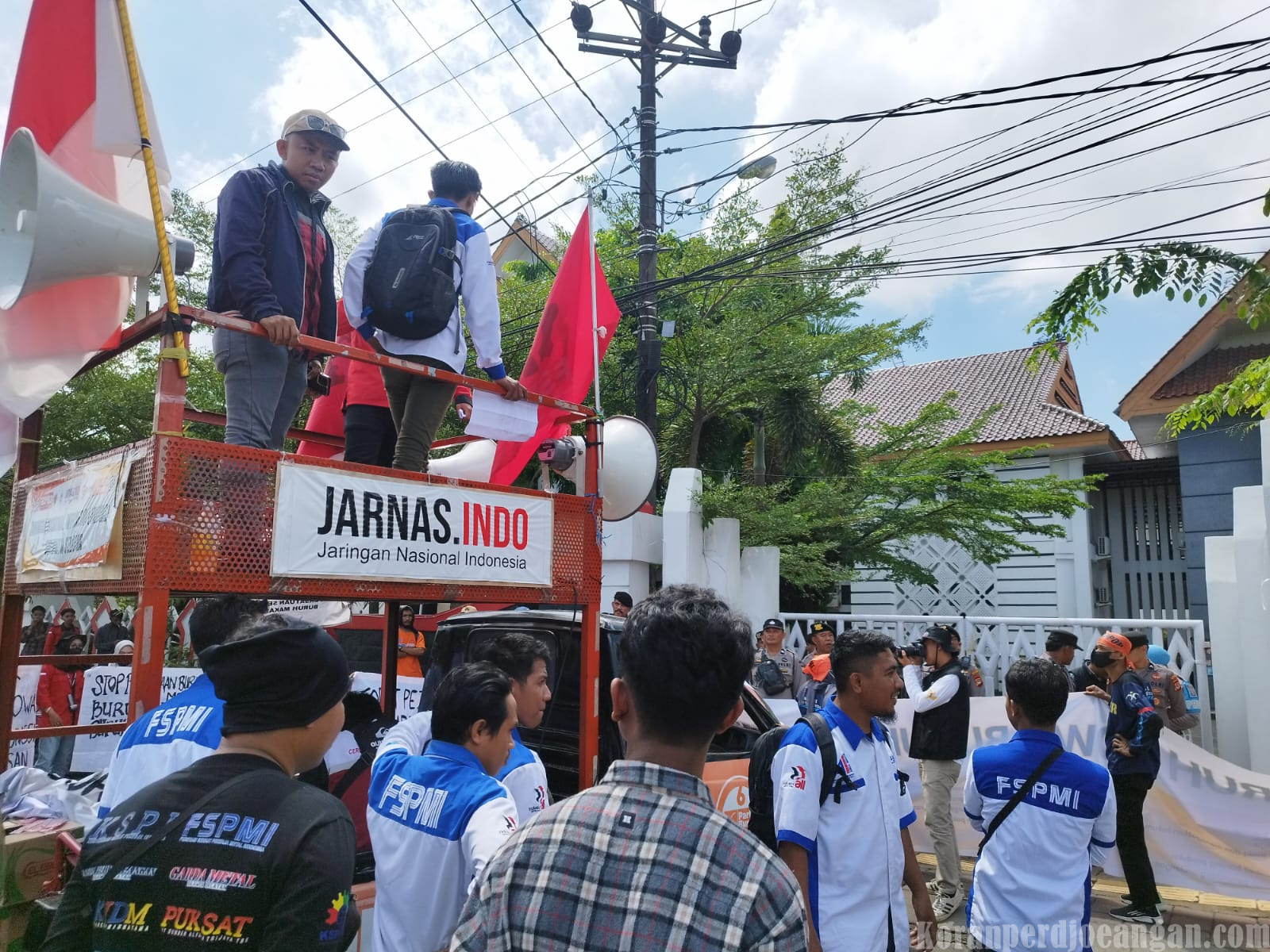 Aliansi Buruh Gowa Geruduk DPRD: Tuntut Hentikan Pelanggaran Hak Normatif Pekerja