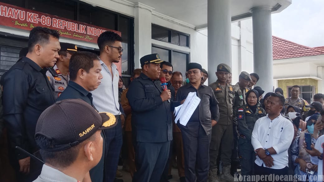 Aliansi Honorer Guru dan Penyuluh Swadaya Kabupaten Konawe Gelar Aksi Unjuk Rasa