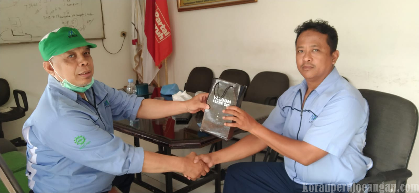 Ketua PUK SPL FSPMI PT. Marsol Abadi Indonesia Terima Momen Pamitan Anggota yang Akan Pensiun