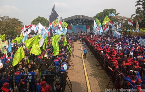 Tipe-X Panaskan Panggung Apel Kebangsaan Buruh Indonesia