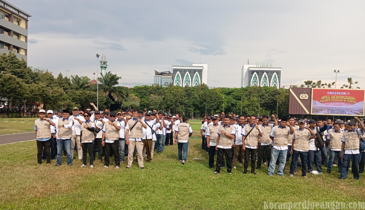 Buruh Jawa Timur Hadiri Apel Kebangsaan Serikat Pekerja/Serikat Buruh di Mapolda Jawa Timur