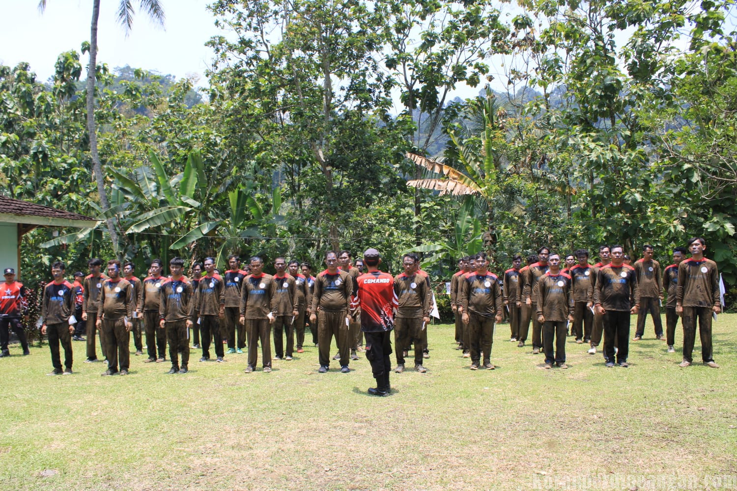 Bangkit Berjuang Demi Kemenangan! Peserta Latsar XIII Garda Metal FSPMI Karawang Tiba di Kawasan Wisata Alam Batu Kapur Subang