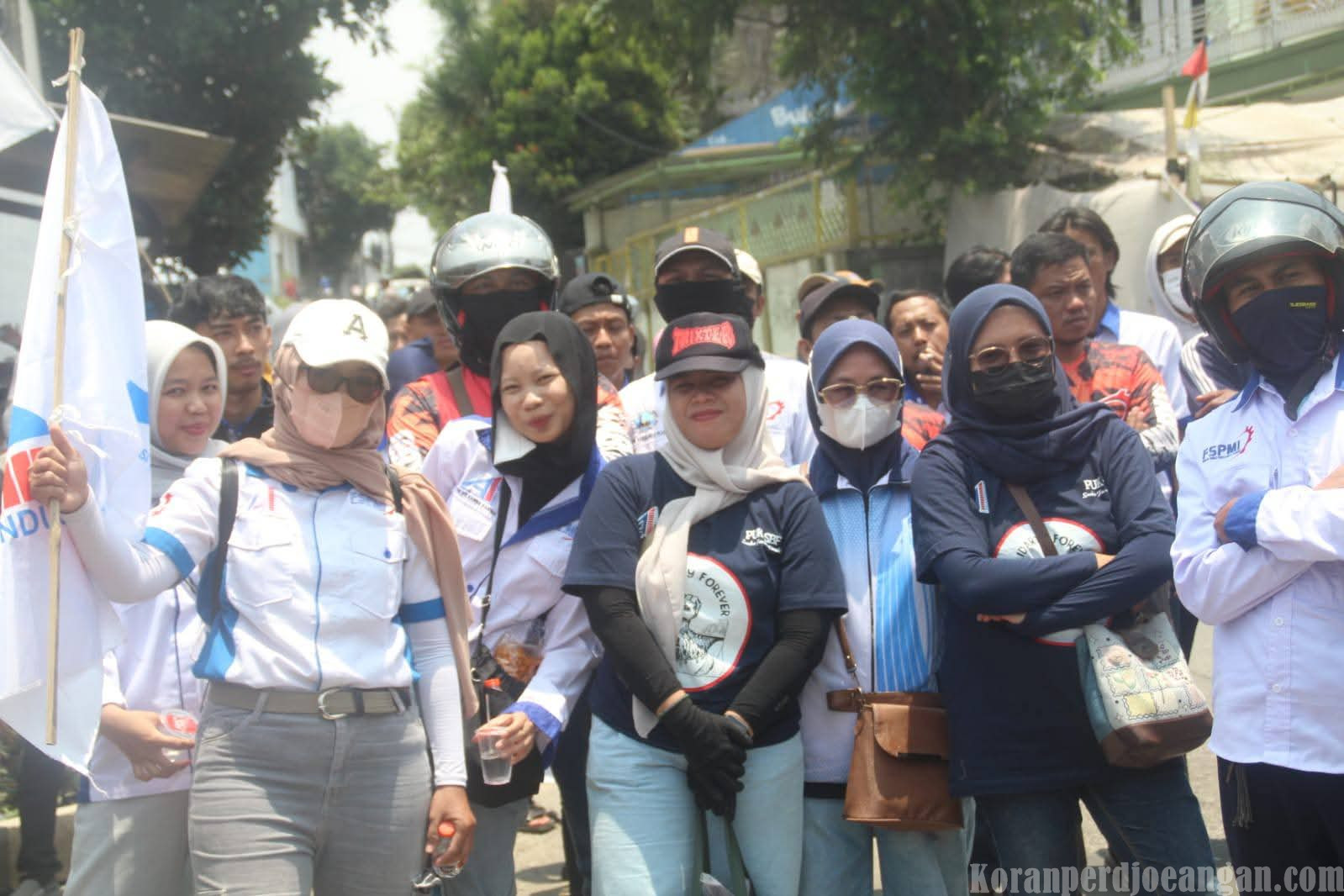 Ratusan Buruh FSPMI Bandung Raya Gelar Aksi Solidaritas di PT Selatan Jaya Industri Indonesia