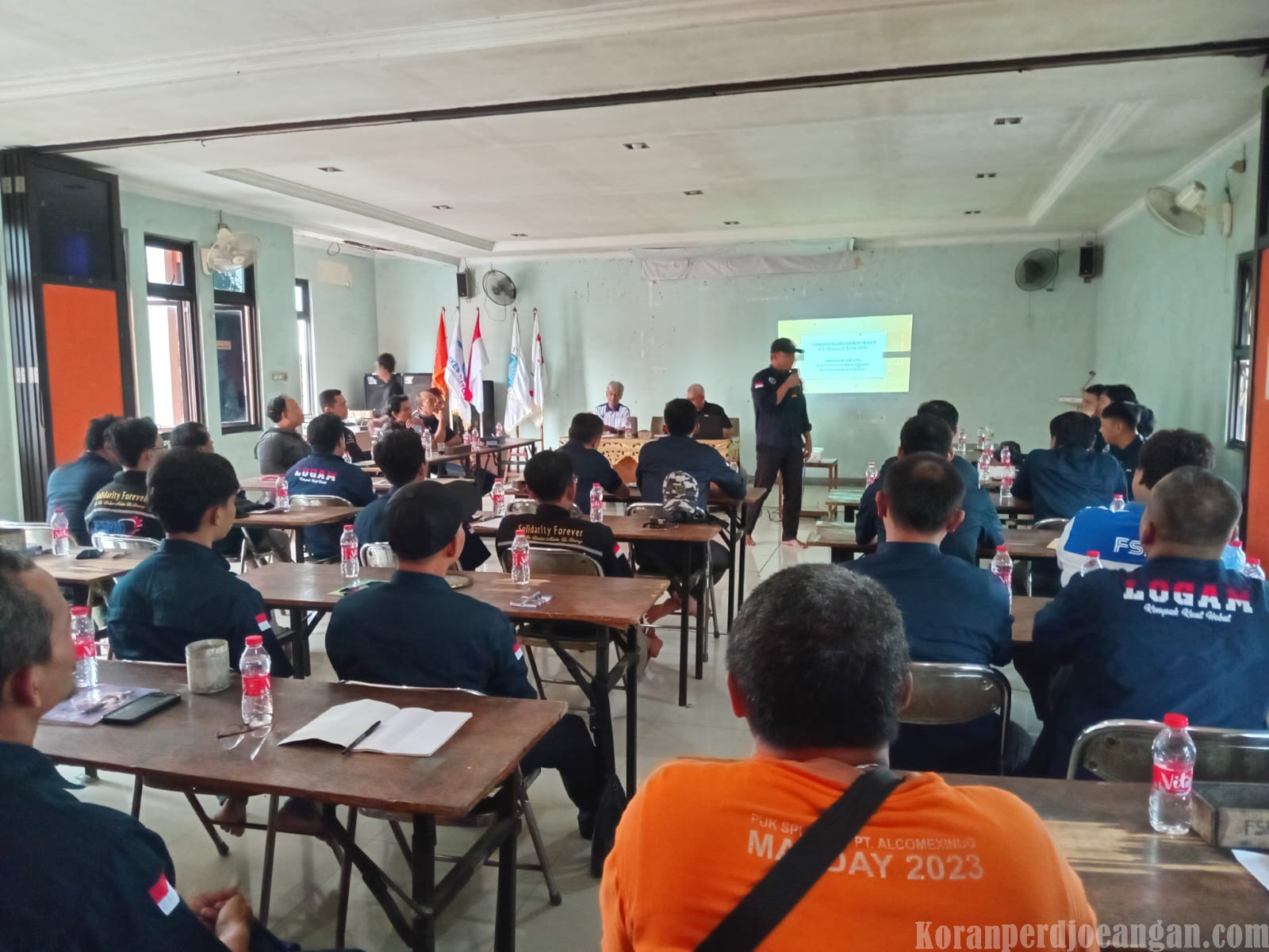 PUK SPL FSPMI Alcomexindo Berikan Pemahaman Serikat Pekerja Kepada Anggota Melalui Pendas