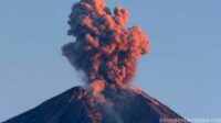 Gunung Tertinggi di Pulau Jawa Erupsi, Masyarakat Dihimbau Waspada