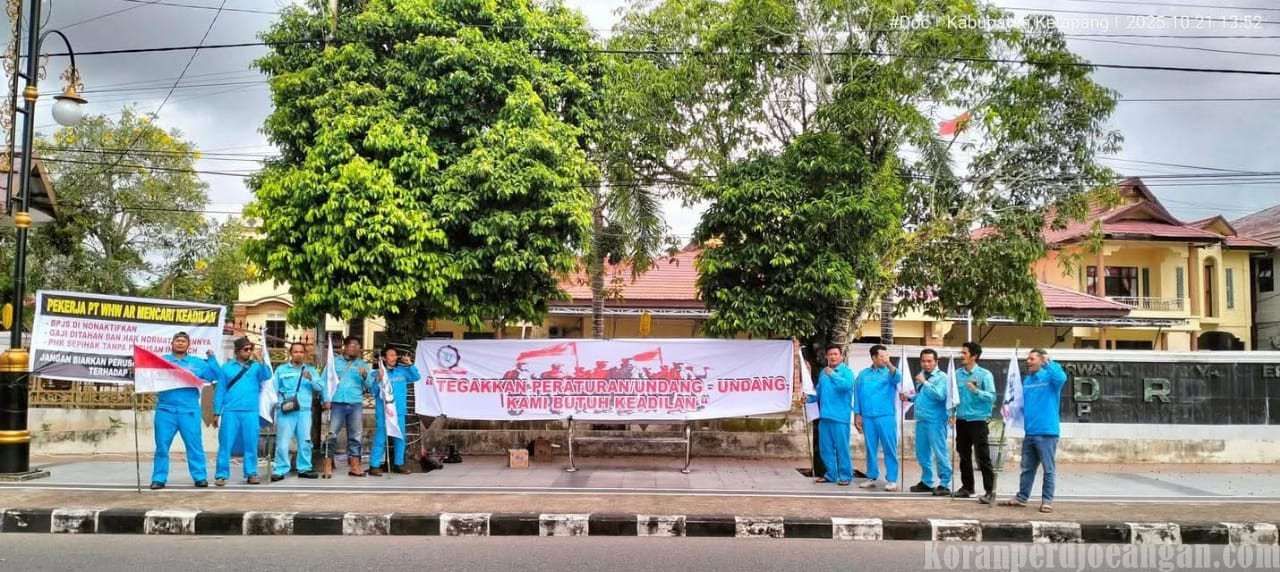 Puluhan Buruh PT WHW Dirikan Tenda Juang di Depan DPRD Ketapang: Tuntut Pekerjakan Kembali Pengurus dan Anggota Serikat yang Di-PHK Sepihak