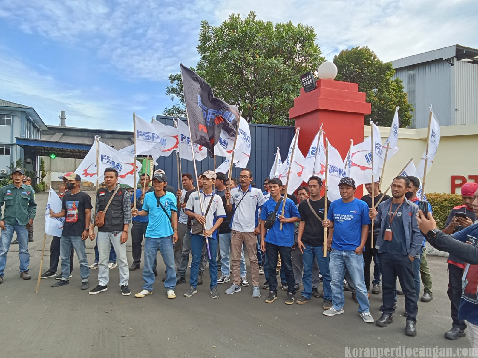 Buruh Tangerang Tuntut Kenaikan UMK 2026 11%