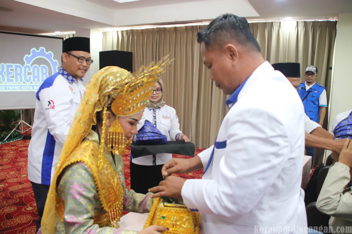 Tari Persembahan Khas Melayu Buka Rakercab PC SPEE FSPMI Kota Batam