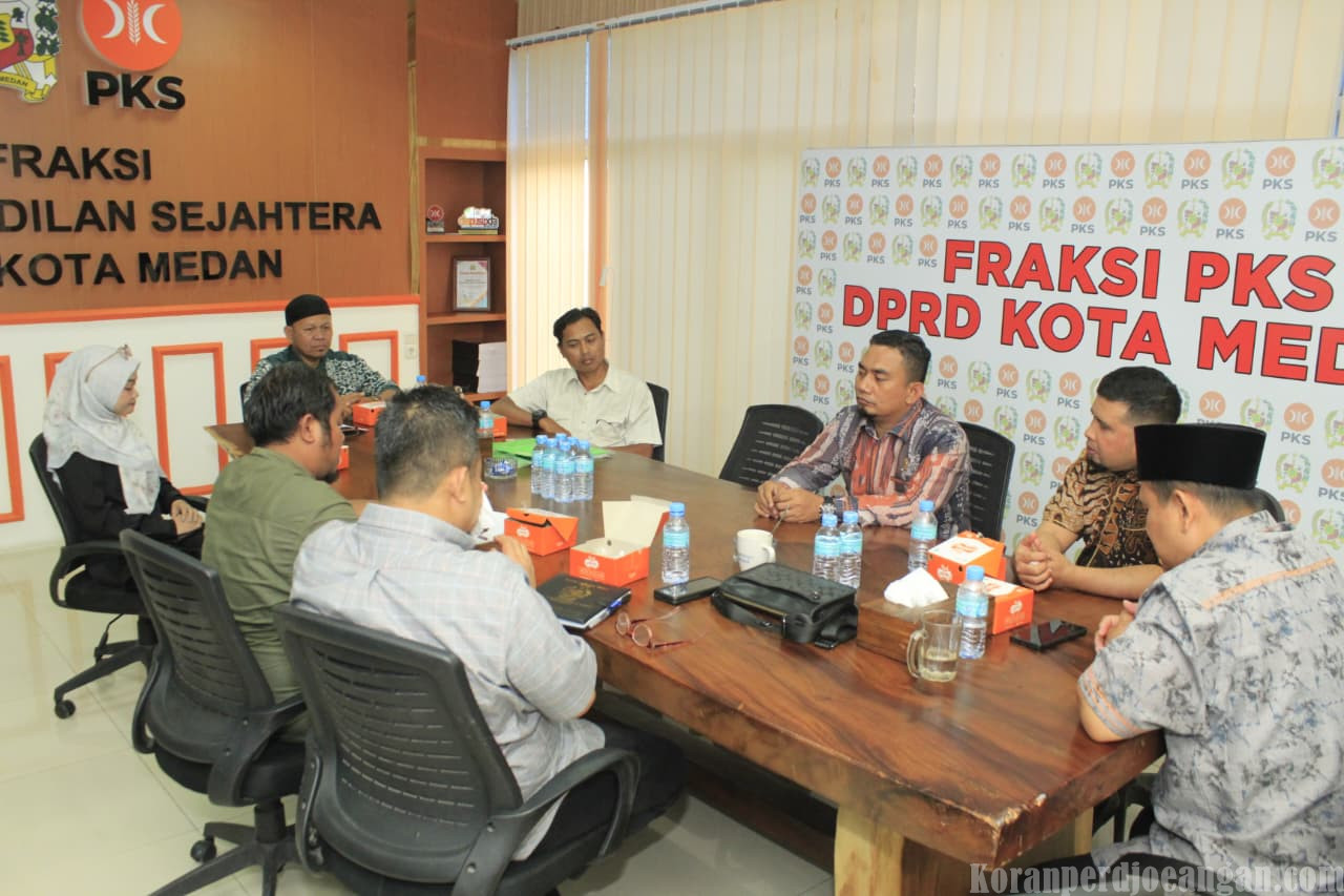 Forum Buruh Madani Indonesia Sampaikan Aspirasi Kaum Buruh Ke Fraksi PKS DPRD Kota Medan