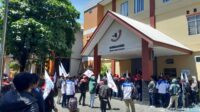 FSPMI Makassar Duduki Kantor Disnakertrans Membawa 6 Tuntutan FSPMI Makassar Duduki Kantor Disnakertrans Membawa 6 Tuntutan