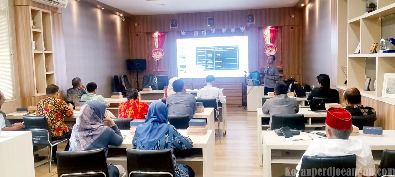 Rapat Dewan Pengupahan Kota Bekasi : Serikat Pekerja Minta Kenaikan UMK Berdasarkan KHL