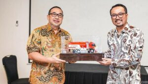 Perkuat Armada Distribusi, Pertamina Kerjasama Dengan Hino Motors