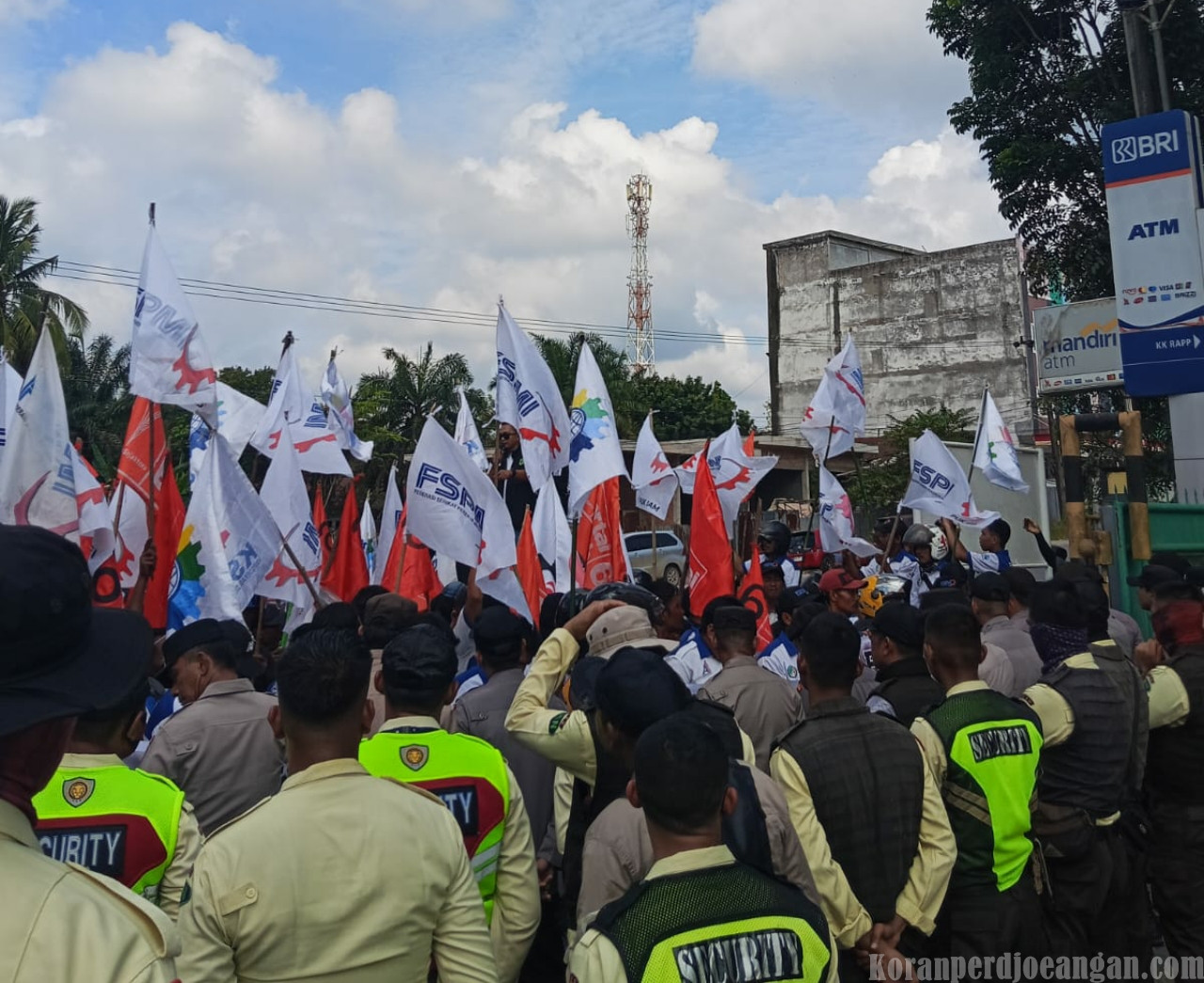 Buruh Pelalawan Memanas Serukan HOSTUM, FSPMI Gempur PT. RAPP Tuntut Keadilan Pekerja