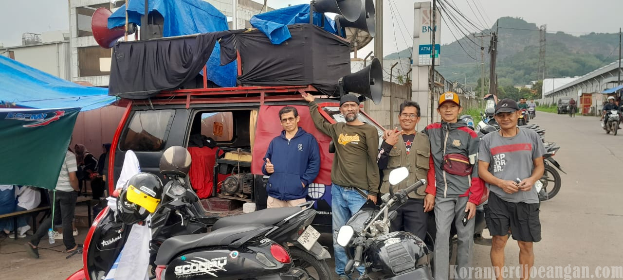 Dukung Perjuangan Upah, Pengurus Serikat Pekerja FSPMI Logam Bima Cimahi Kunjungi Tenda Juang Namasindo Plas