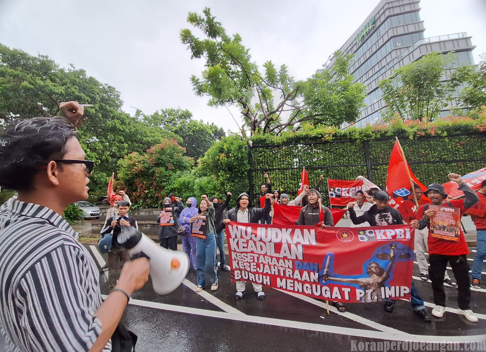 Buruh Mengepung PT IMIP: FSPIM–KPBI Desak Hentikan Ketidakadilan dan Tegakkan Perlindungan Pekerja
