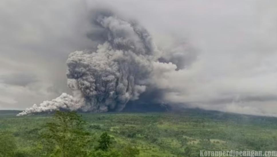 Semeru Erupsi, Awan Panas Mencapai Jembatan Gladak Perak Warga Dihimbau Waspada