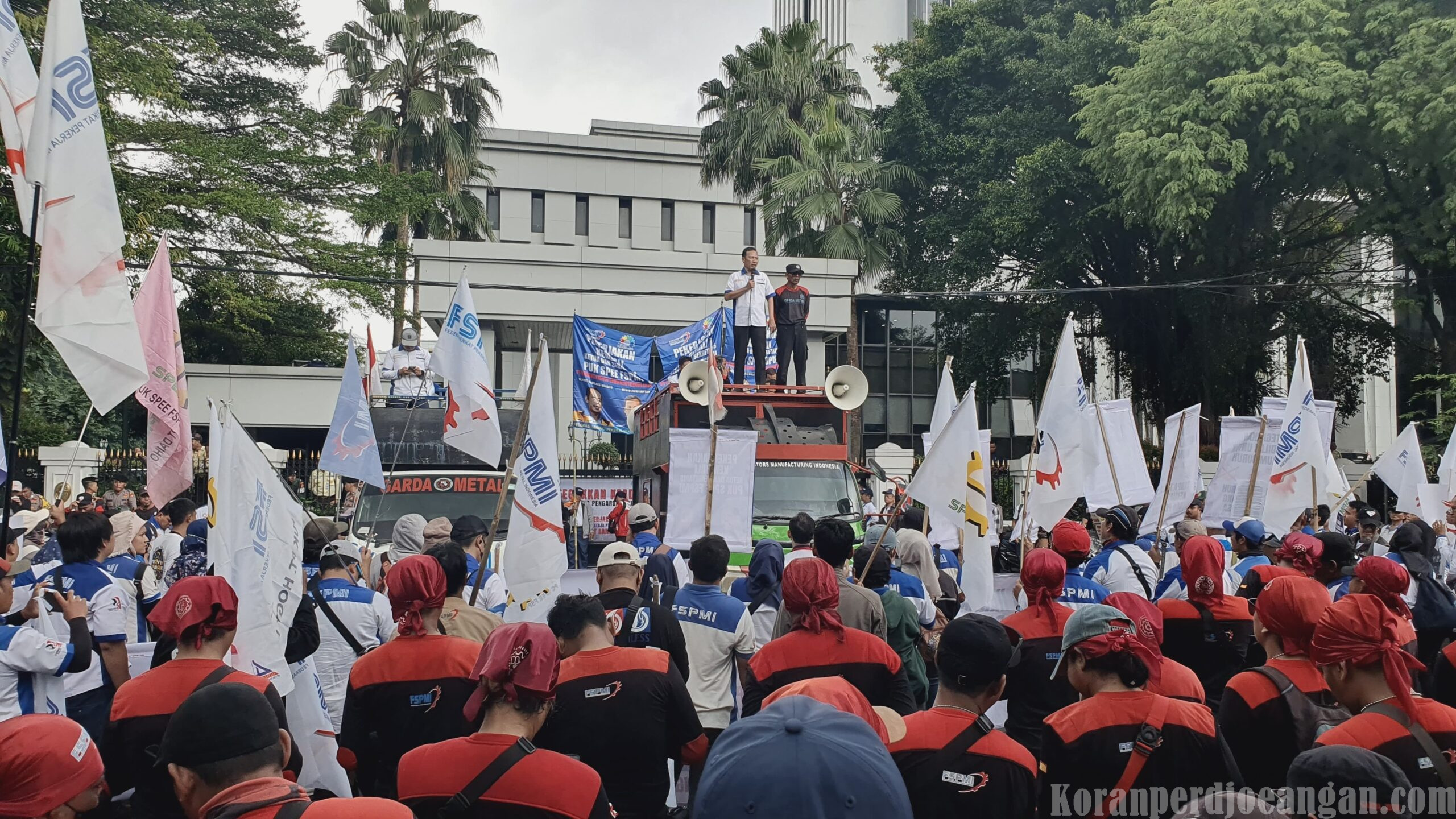 FSPMI Gelar Seminar Hukum : Mengawal Kasasi PHK YMMA dan Menolak Alasan Disharmonis