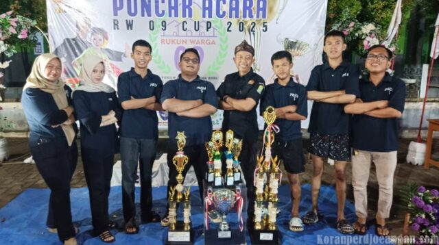 Malam Puncak RW Cup 2025 Gempar, RT 05 Selebrasi Kemenangan dengan Arak-Arakan