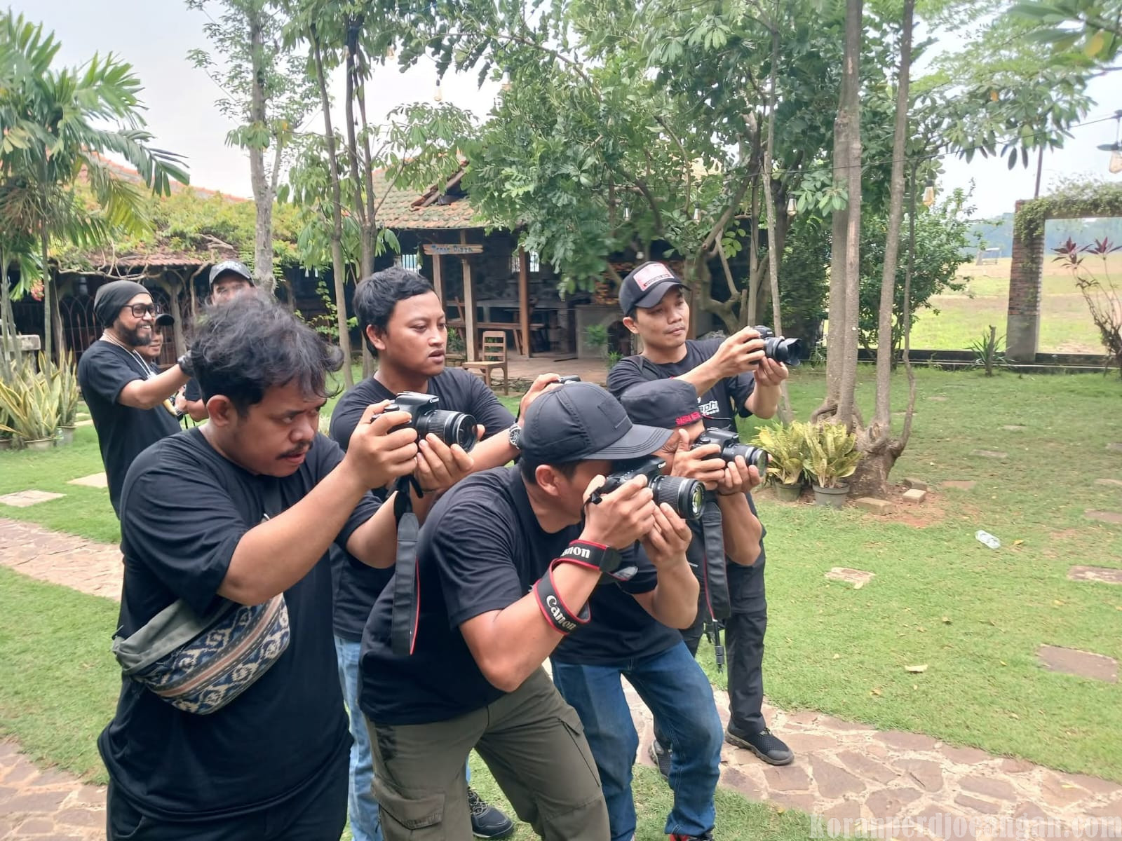 Puisi : Bidikan Tajam