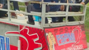 Mobil Komando FSPMI Karawang Menyisir Barisan Aksi: Wa Ugih Tegaskan Buruh Tak Akan Mundur!