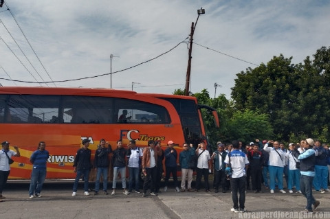 Sebagai Bentuk Solidaritas, Buruh FSPMI Purwakarta Geruduk Perusahaan di Garut