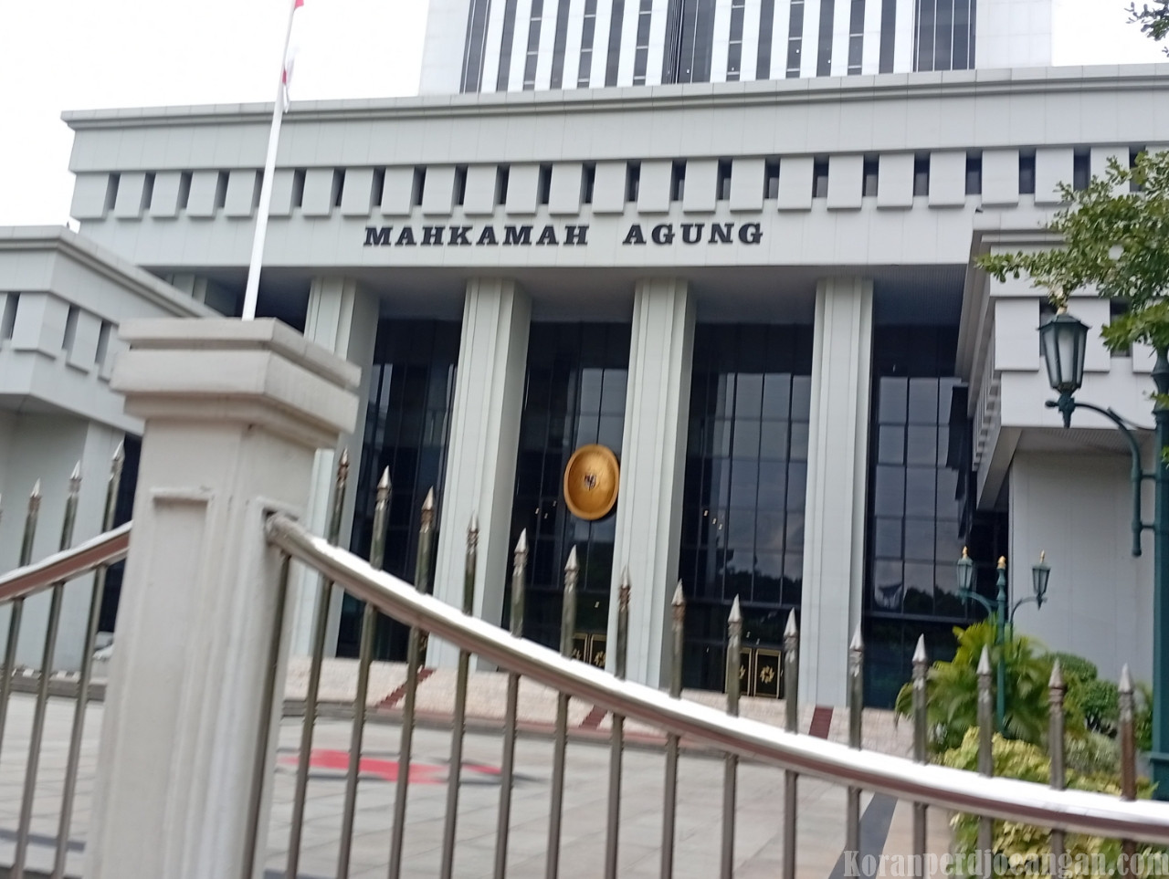 Tuntut Putusan Sama dengan PHI, Buruh FSPMI Sambangi MA