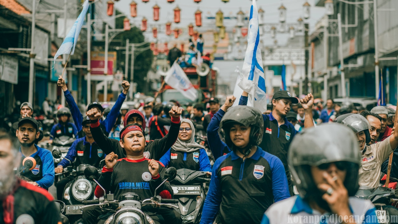Tak Terima Koefisien Alpha 0,6 Buruh Purwakarta Kepung Disnaker hingga Bergerak ke Pemda