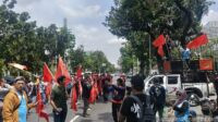 Aksi di Balaikota, Buruh DKI Menanti Keberanian Pramono Anung Tetapkan UMP 2026  Sesuai KHL 100 Persen