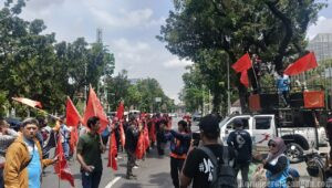 Aksi di Balaikota, Buruh DKI Menanti Keberanian Pramono Anung Tetapkan UMP 2026  Sesuai KHL 100 Persen