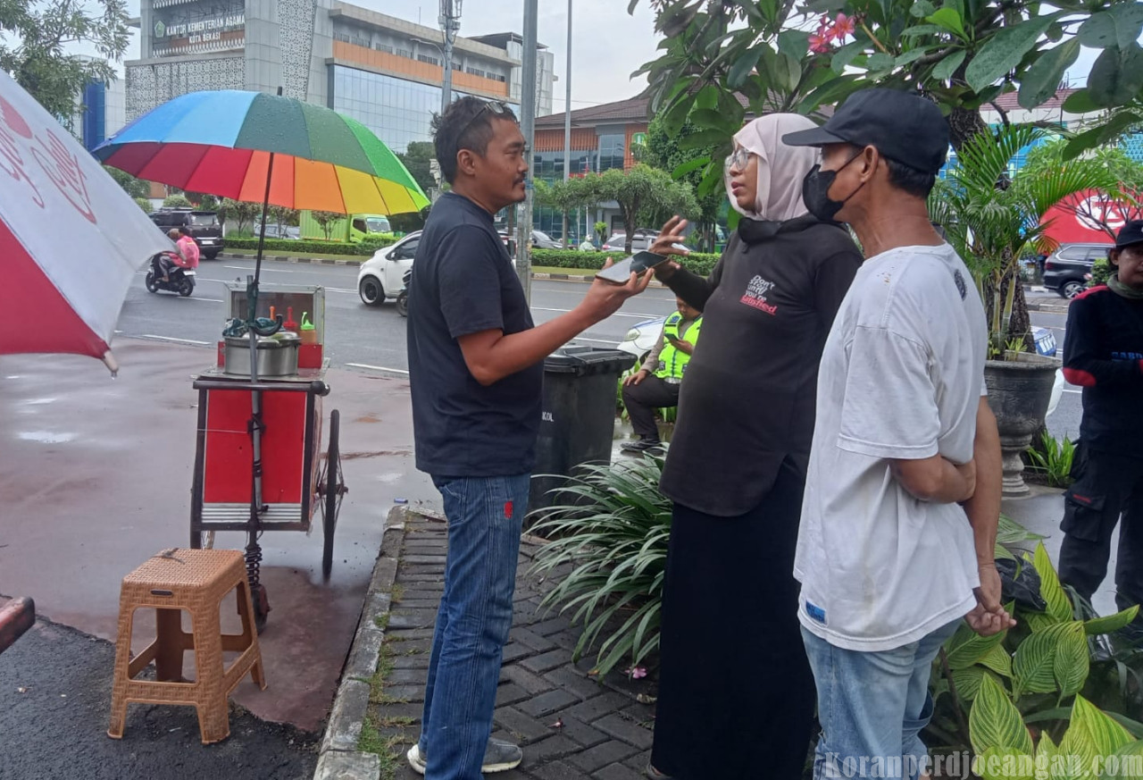 Saat Aksi UMSK 2026 Jawa Barat Dianggap Gangguan, Justru Pedagang Kecil Merasakan Manfaatnya