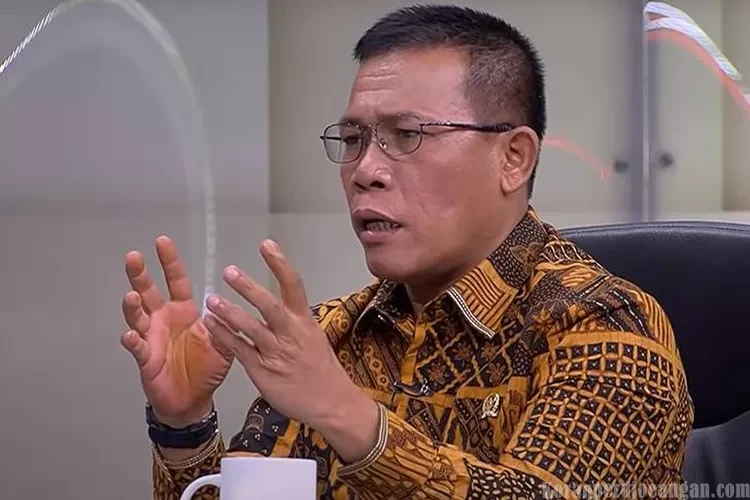 Bupati Tapteng Menegaskan Gelondongan Kayu di Banjir Sumatera Berasal dari Pembalakan Liar