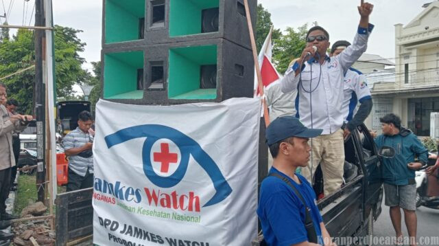 Jamkeswatch Probolinggo Raya Gelar Aksi Demonstrasi Didepan Kantor Dinas Kesehatan