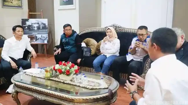 Polemik UMSK 2026 Purwakarta: Gubernur Bilang Tak Ada Angka, Bupati Klaim Sudah Koordinasi