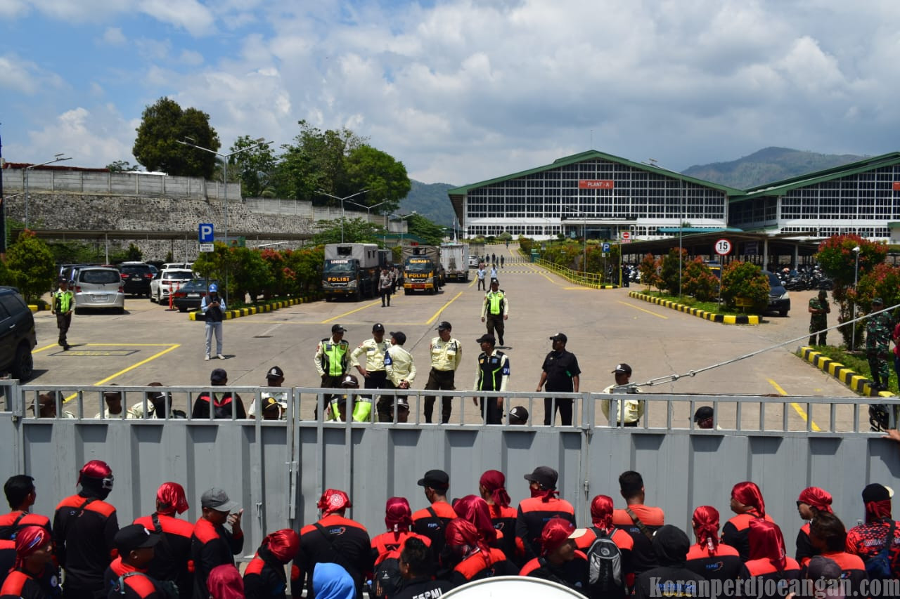 Aksi Solidaritas FSPMI Subang di Garut Ricuh, Massa Minta Hentikan Union Busting