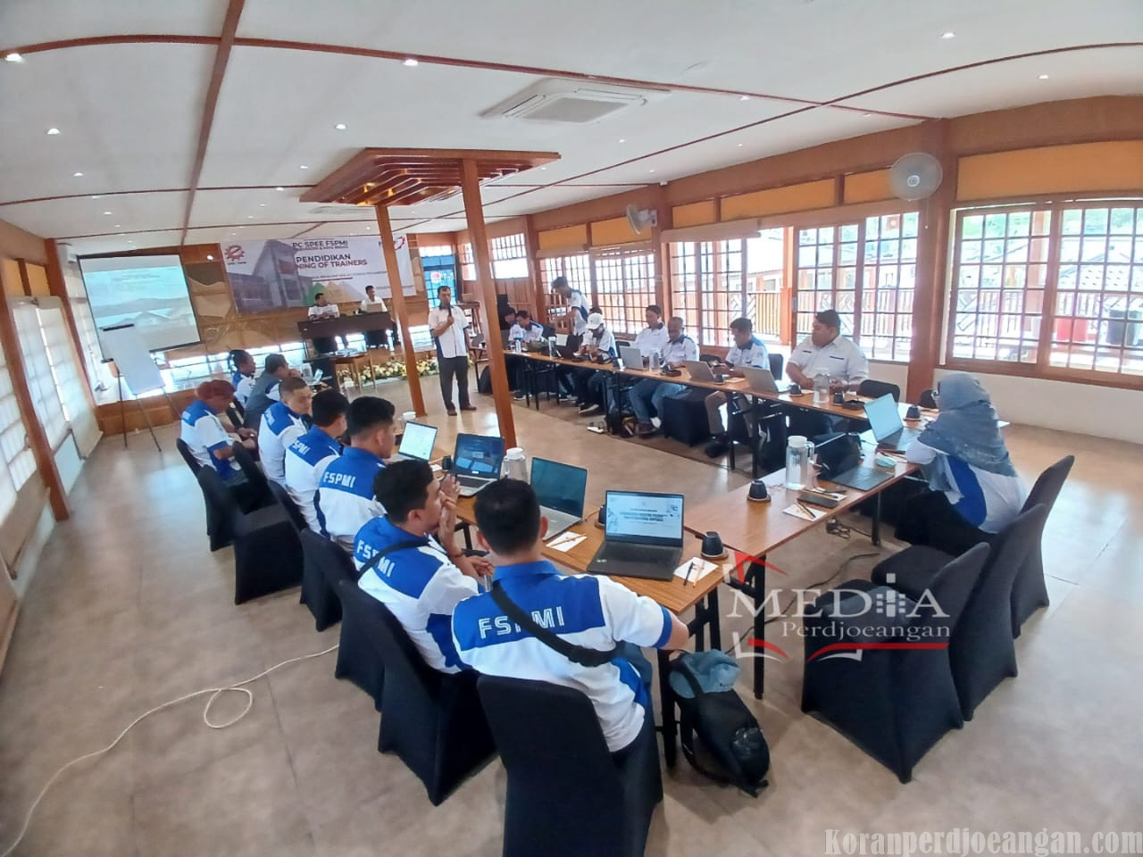 Perkuat Kapasitas Kader, PC SPEE FSPMI Bekasi Gelar Training of Trainers (TOT)
