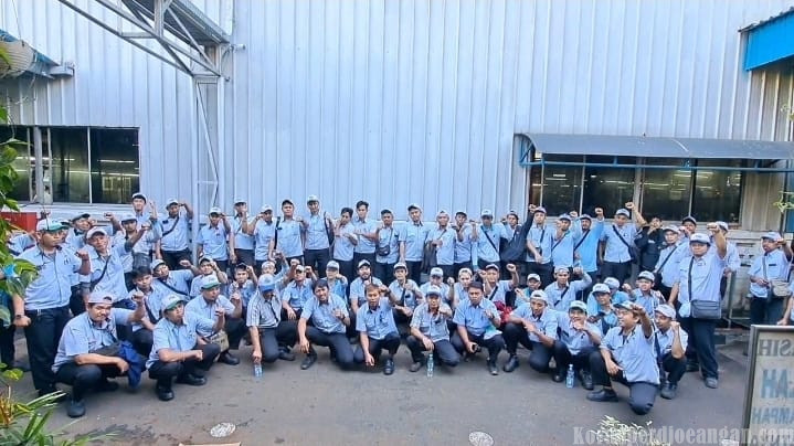 Solid Bergerak, Hak Harus Didapat: Anggota PUK SPAMK FSPMI Kawal Ketat Perundingan Tunjangan Akhir Tahun