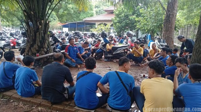 Perkuat Solidaritas, PUK SPAI FSPMI Indomarco Gelar Konsolidasi Rutin Usai Salat Jum’at