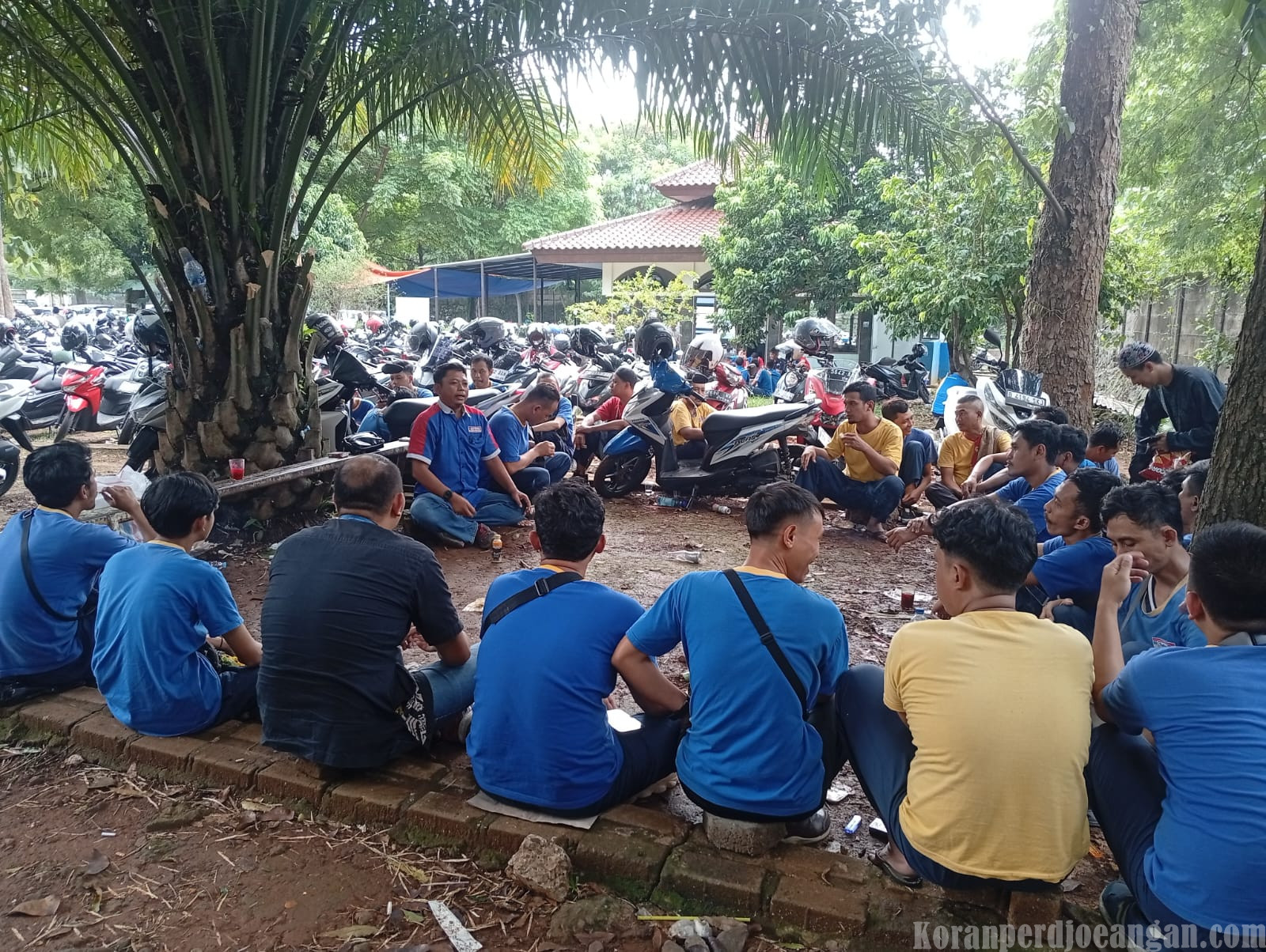 Perkuat Solidaritas, PUK SPAI FSPMI Indomarco Gelar Konsolidasi Rutin Usai Salat Jum’at